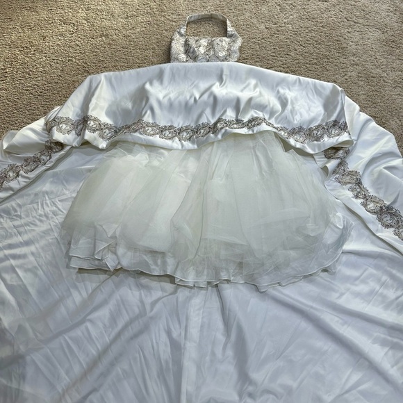 Jai International by Alfred Sung Wedding Dress size 10 - Picture 4 of 10